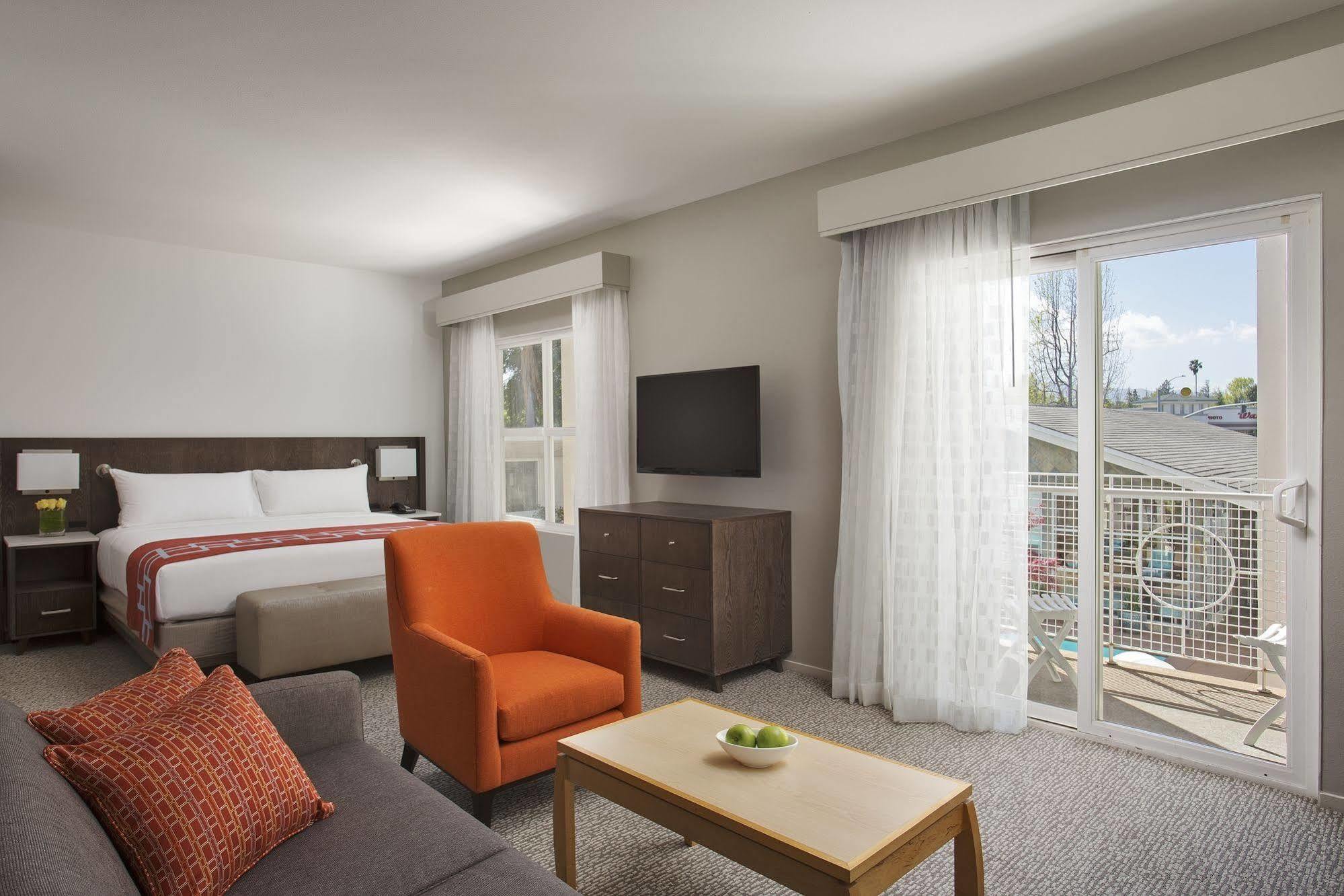 Corporate Inn Sunnyvale - All-Suite Hotel Exterior photo
